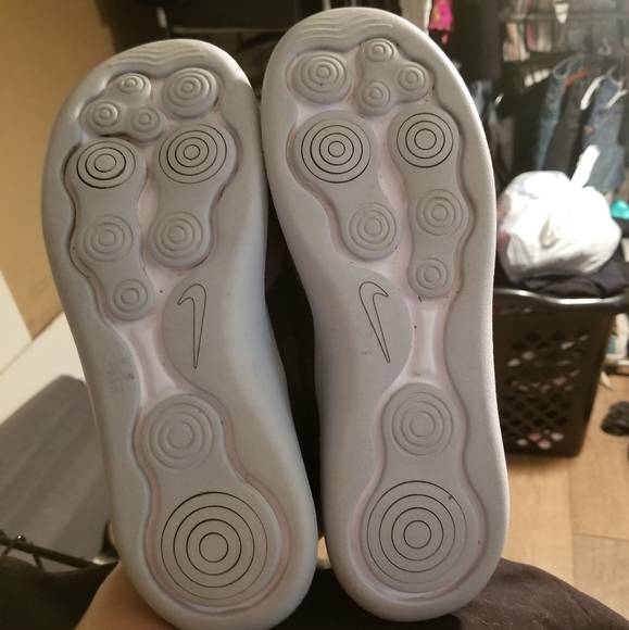 Nike running shoes 7.5 - Picture 7 of 8